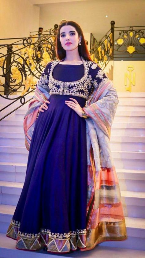 Pakistani Maxi Dresses, Designer Anarkali Dresses, Shadi Dresses, Dress Pakistani, Fancy Dresses Party, Pakistani Fashion Party Wear, Long Dress Design, Salwar Kamiz, Pakistani Fancy Dresses