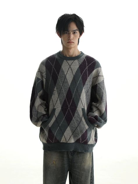 MASONPRINCE nylon-blend sweater, Jacquard argyle pattern throughout, rib knit crewneck/hem/cuffs, kangaroo pocket, logo patch at back. Composition - 45% Nylon, 38% Acrylic, 11% Wool, 6% Mohair Sizing: US/EU Regular Fit Model: 186cm/60kg 6’1/132lbs wearing size L Timeless Sweater, Versatile Sweater, Urban Sophistication, Chic Sweater, Amazing Crochet, Crochet Sweaters, Argyle Pattern, Meeting Friends, Crochet Inspo