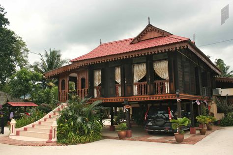 Day 84: Traditional (Langkawi, Malaysia) Traditional Wooden House, Malaysia Traditional House, Malay House, Filipino House, Filipino Architecture, Langkawi Malaysia, Philippine Houses, Asian House, Wooden House Design