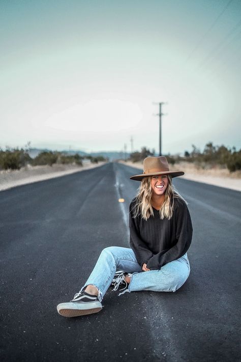 Joshua Tree Outfit Ideas Spring, Joshua Tree Winter Outfit, Joshua Tree Outfit Ideas Winter, Jt Photoshoot, Joshua Tree Outfit Ideas, Joshua Tree Outfit, Tree Outfit, Joshua Tree Park, Artsy Pics