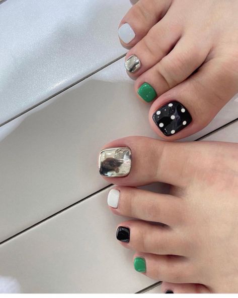 Toe Nail Designs Pink, Big Toe Nail Designs, Toe Nail Designs White, Green Toe Nail Designs, Toe Nail Designs French Tip, Cute Pedicure Designs, Green Toe Nails, Pedicure Design, Black Toe Nails