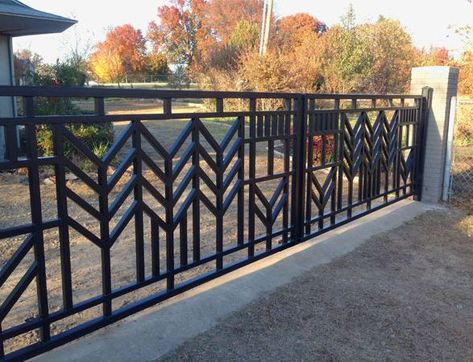 Frank Lloyd Wright fence Frank Lloyd Wright Decor, Entry Gate, Gates And Railings, House Fence Design, Steel Gate Design, Exterior Signage, Wrought Iron Fences, Steel Railing, Front Yard Fence