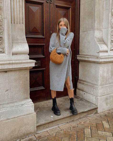 Jumper Dress Outfit Winter Tights, Grey Jumper Dress Outfit, Gray Midi Dress Outfit, Grey Dress Outfit Fall, Grey Knit Dress Outfit, Long Jumper Outfit, Long Jumper Dress Outfit, Knit Midi Dress Outfit, Grey Midi Dress Outfit