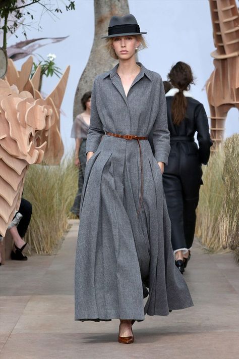 Fall Couture, Gray Outfits, Dior Dress 2022, Dior Dress Elegant 2022, Dior Fall 2020, Christian Dior Fall 2022 Couture, Dior Autumn-winter 2023-2024 Show, Womens Winter Fashion Outfits, 60s Women