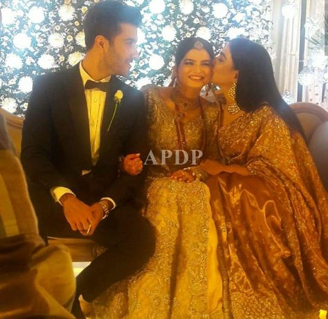 Bhabhi nand love Feroze Khan, Walima Dress, Feroz Khan, Bridal Henna Designs, Pakistani Celebrities, Asian Bridal, Bridal Henna, Photo Pose, Henna Designs