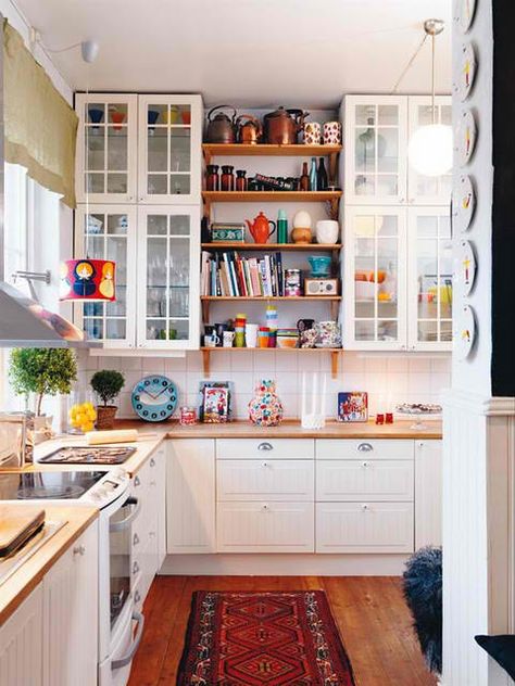 Really loving all the color against all of the white. What a great contrast! Kabinet Dapur, Kitchen Pantry Cabinets, Minimalistic Style, Trendy Kitchen, Farmhouse Sink, Style Kitchen, Style At Home, Kitchen Pantry, White Cabinets