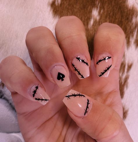 Short Acrylic Nails Square Western, Western Nails For Prom, Koe Wetzel Concert Nails, Western Ace Of Spades Nails, Sparkly Western Nails, Nail Practice Ideas, Cowgirl Nails Westerns Simple, Black Punchy Nails, Punchy Acrylic Nails