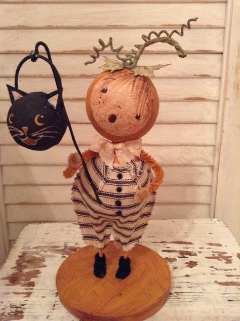 The pumpkin siblings baby brother Cindy Erskine, Bendy Dolls Tutorial, Pumpkin Head Doll, Halloween Primitives, Shabby Chic Halloween, Wire Dolls, Pumpkin People, Halloween Invite, Craft Cupboard