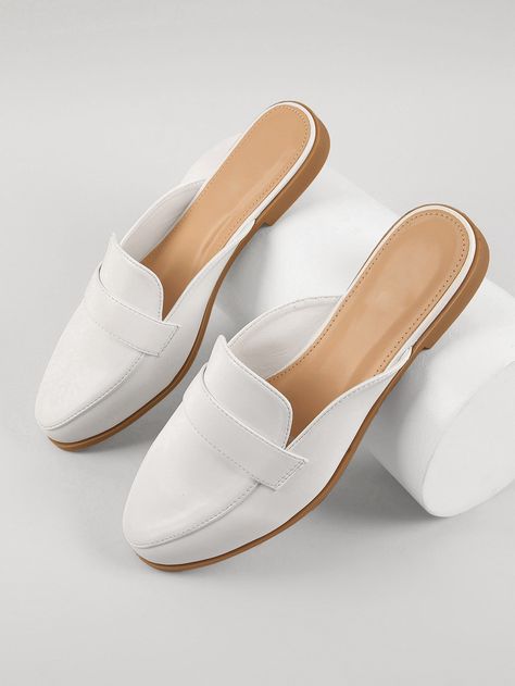 Loafers Women Outfit, White Mules, Half Shoes, Fashion Shoes Sandals, Women Flats, Shoe Inspiration, Shoes Flats Sandals, Elegant Shoes, Only Shoes