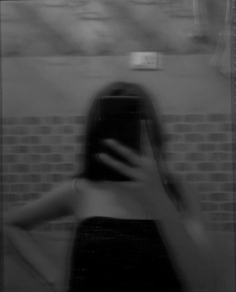 #noface #mirrorselfie #party #blackandwhite Long Hair Mirror Selfie, Mirror Selfie Aesthetic No Face, Girl No Face, Long Hair Black, Mirror Selfie Aesthetic, Selfie Aesthetic, No Face, Hair Girl, Long Hair Girl