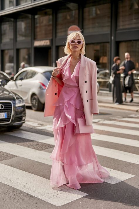 Printemps Street Style, Milan Fashion Week Spring 2020, 2020 Street Style, Mode Rose, Look Rose, Milan Street Style, Outfits Dress, Outfit Vintage, Stil Inspiration