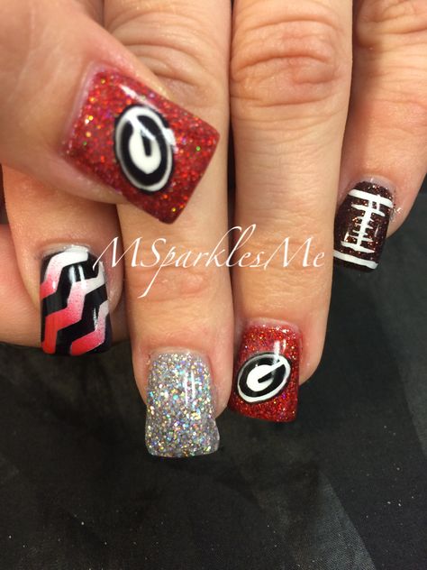 Georgia Bulldogs Nails Designs, Georgia Bulldog Nails, Football Nail Designs, Football Nails, Georgia Football, Finger Nail Art, Georgia Bulldogs, Gel Nail Art, Us Nails