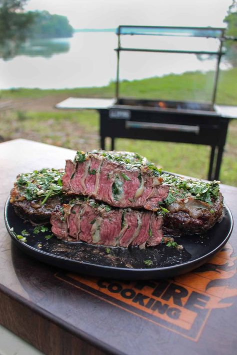 Chimichurri Steak Pinwheels Smoked Skirt Steak, Steak Pinwheels, Chimichurri Steak, Skirt Steak Recipes, Outdoor Cooking Recipes, Chimichurri Recipe, Zesty Sauce, Pinwheel Recipes, Steak Fajitas