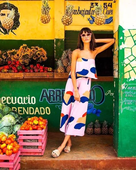 Fruit Market, Fruit Stand, Quoi Porter, Havana Nights, Street Fashion Photography, Shooting Photo, Lifestyle Clothing, Tropical Vibes, 70s Fashion