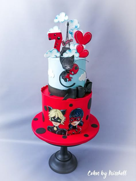 Miraculous Cake Birthday, Miraculous Ladybug Cake Ideas, Miraculous Cake, Miraculous Ladybug Cake, Ladybug Cake Pops, Revendedor Avon, Miraculous Ladybug Party, Ladybug Cakes, Bug Cake