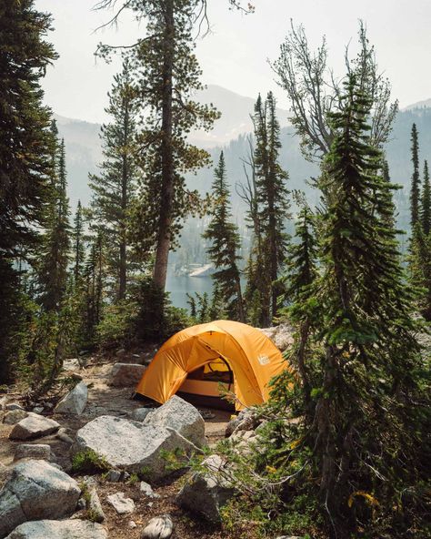 Explorer Aesthetic, Camp Living, Backpacking Aesthetic, Outdoors Photoshoot, Backpacking Gifts, Camping Lifestyle, Backpack Hiking, Camping Aesthetic, Outdoor Gifts