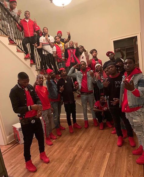 BLOOD GANG SUWOOP Halloween Costumes Men Ideas, Squad Goals Black, Cultura Hip Hop, Uk Drill, Hood Wallpapers, Boy Squad, Friends Sketch, Gang Culture, Squad Pictures