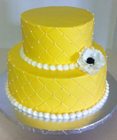 New Trend Cake Design, Yellow Flower Cake, Flower Cake Ideas, Cakes Yellow, Yellow Cakes, Yellow Wedding Cake, Baby Shower Neutral, Bewafa Photo, Spring Showers