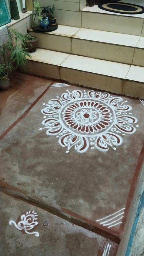 Paint Muggulu On Floor, Rangoli With Paint, Poo Kolam, Colour Rangoli, Spiral Stairs Design, Creative Rangoli, Indian Rangoli Designs, African Interior Design, Cotton Pictures