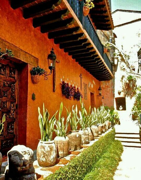 Planes Mexican Garden, Hacienda Homes, Mexican Hacienda, Hacienda Style Homes, Mexico House, Mexico Style, Mexican Home Decor, Santa Fe Style, Mexican Home