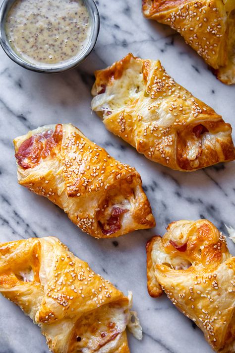 Cheese And Bacon Turnovers, Bacon And Cheese Turnover, Victorian Breakfast, Bacon Cheese Puffs, Puff Pastry Bacon, Puff Pastry Recipes Savory, Ham And Cheese Croissant, Pastry Appetizer, Turnover Recipes