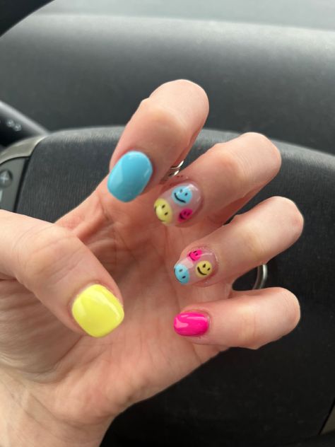 Short Nail Designs Smiley Face, Smiley Face Manicure, Blue Nail Designs Smiley Face, How To Do Smiley Face Nails, Happy Face Nails, Gel Nail Designs Smiley Face, Tropical Vacation Nails Simple, Smiley Nails, Smiley Face Nails