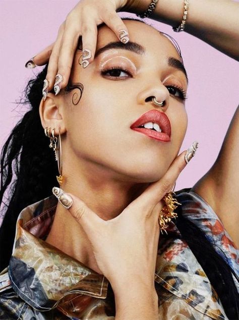 FKA Twigs | 2019-09-28 Vogue Poses, Fka Twigs, Black Bustier, Photography Inspo, Fashion Poses, Model Poses, Art Reference Photos, Editorial Photography, Pose Reference