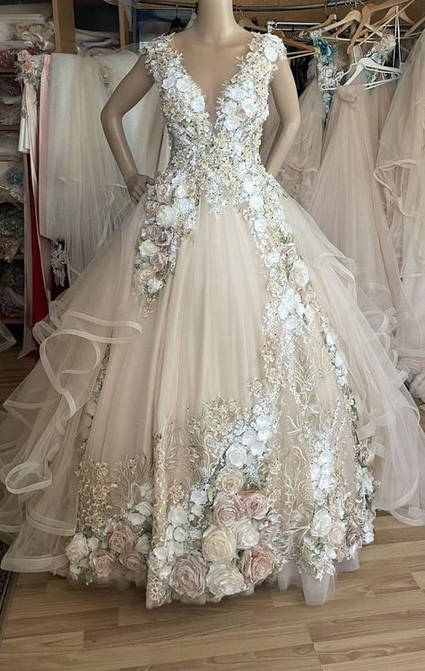 Hairstyles Casual, Ball Gowns Wedding Dress, Hairstyles Straight, Fairy Wedding Dress, Fairy Tale Wedding Dress, Royal Wedding Dress, Floral Wedding Dress, Cute Wedding Dress, Dream Wedding Ideas Dresses