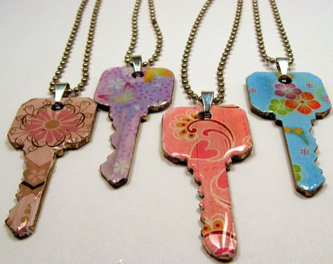 Diy Key Projects, Old Key Crafts, Key Crafts, Key Necklaces, Washer Jewelry, Diy Key, Key Projects, Old Keys, Key Art