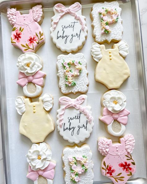 The most darling baby shower cookies. 🎀 Thank you @cassidyyoconnell for letting me create for you!! Congratulations @mckenzie.seitz on your sweet baby girl! You were absolutely glowing yesterday! 🌸 • • • #gainesville #gainesvilleflorida #bestofgainesville #gainesvillecookies #cookiesofinstagram #cookiesofig #babyshowercookies #babyshower #floralbabycookies Baby Girl Shower Cookies Decorated, Baby Sprinkle Cookies Girl, Baby Girl Cookies Decorated, Baby Shower Sugar Cookies Girl, Baby Shower Cookies For Girl, Baby Girl Shower Cookies, Girl Baby Shower Cookies, Shower Desserts