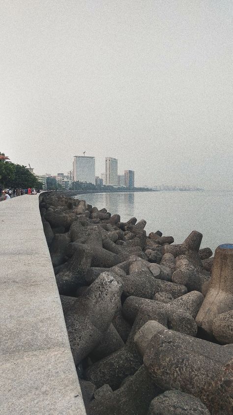 #sea # Mumbai #india Mumbai Vibes, Mumbai Trip, Bal Hanuman, Attitude Bio For Instagram, Marine Drive, Coffee Shake, Sassy Wallpaper, Mumbai City, California Vibe