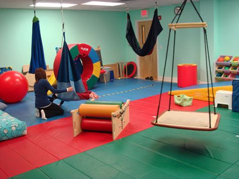 pediatric therapy gym - Google Search Occupational Therapy Equipment, Play Therapy Room, Sensory Classroom, Occupational Therapy Kids, Sensory Therapy, Pediatric Physical Therapy, Kids Indoor Playground, Pediatric Occupational Therapy, Kids Gym