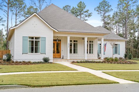 Valarie Cottage Charming Cottage Exterior, Cottage Outside, Craftsman Exterior, Charming Cottage, Cottage Exterior, New House Plans, Exterior House Colors, Exterior House, Future House