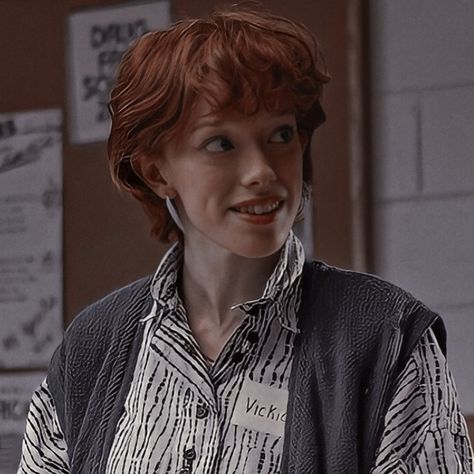 Vickie Stranger Things, Story Images, Amybeth Mcnulty, S Icon, Pinterest Hair, In This House We, Green Gables, Iconic Movies, Styling Ideas