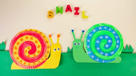 Paper Plate Snail Craft Paper Snail Craft, Shark Craft, Snail Craft, Monkey Crafts, Bug Crafts, Black Construction Paper, Paper Wall Hanging, Wall Hanging Crafts, How To Make Paper Flowers