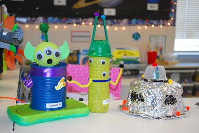 Make an ALIEN Alien School Project, Alien Project, Reception Class, Kindergarten Projects, Space Unit, Topic Ideas, Xl Art, Space Ideas, Girls School