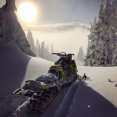 Snowmobile Wallpaper, Snowmobile Humor, Sledding Snowmobile, Snowmobile Accessories, Snow Mobile, Snow Toys, Snow Machine, Snow Fun, Winter Sport