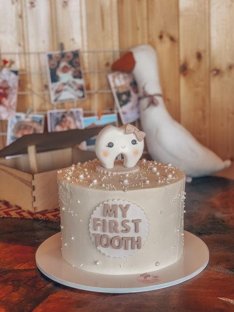 Cake "my first tooth" Happy First Tooth Cake, First Tooth Photography Ideas, First Teeth Cake Ideas, First Tooth Cake, Mom Core, Tooth Party, My First Tooth, Tooth Cake, Pinterest Predicts