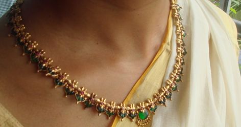 Kerala Jewellery, A Necklace, My Mom, Kerala, Gold Jewelry, Gold Necklace, Sparkle, Beads, Yellow