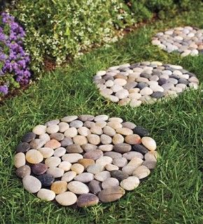 River rock stepping stone, I'm going to make these with my left over rocks!! Stepping Stone Pathway, Decorative Stepping Stones, Wildlife Garden, Garden Stepping Stones, Landscaping With Rocks, River Rock, Garden Stones, Garden Crafts, Lawn And Garden