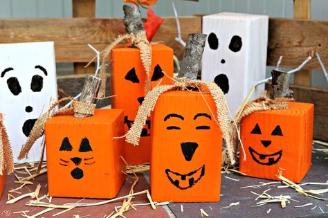 DIY Fall Pumpkin & Halloween Jack O' Lanterns Decorated Pumpkins, 2x4 Crafts, Halloween Pumpkin Diy, Jack O Lanterns, Wood Block Crafts, Homemaking Tips, Fall Stuff, Halloween Lanterns, Autumn Ideas