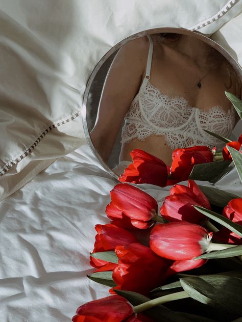 Valentine Photo Shoot, Bouidor Photography, Flower Photoshoot, Creative Photoshoot Ideas, Photographie Portrait Inspiration, Lingerie Photos, Instagram Photo Inspiration, Birthday Photoshoot, Insta Photo Ideas