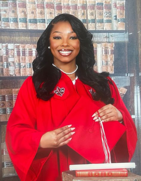 Black Female Graduates, Grad Photoshoot Ideas Black Women, Senior Picture Outfit Ideas Black Women, Graduation Photo Shoot Black Women, Black Graduation Photoshoot, Graduation Shoot Black Women, Grad Pics Black Women, Graduation Picture Ideas Black Women, Senior Picture Black Women