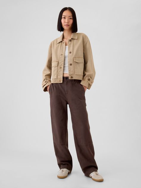 Soft cotton twill carpenter pants.  Button closure, zip fly.  Front slant pockets, back patch pockets.  Carpenter details allover.  Double knee panels with rivet reinforcements for extra durability.  * Fit: Relaxed.  An easy silhouette throughout.  Models wearing Gap Carpenter Pants Outfit, Editorial Poses, Button Down Outfit, Staple Wardrobe, Easy Silhouette, 2024 Outfits, September Birthday, Carpenter Pants, Baggy Pant