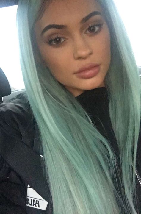 Kylie Jenner blue hair Kylie Jenner Blue Hair, Maquillage Kylie Jenner, Kylie Jenner Hair Color, Ropa Kylie Jenner, Kylie Hair, Estilo Jenner, Kylie Jenner Hair, Looks Kylie Jenner, Kylie Jenner Nails