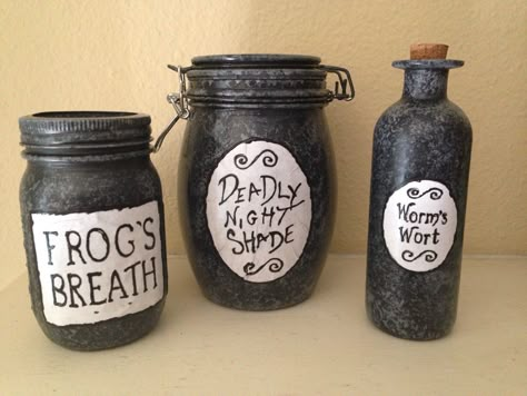 Sally's Jars from The Nightmare before Christmas by SavvySamsHomemades on Etsy https://www.etsy.com/listing/224865370/sallys-jars-from-the-nightmare-before Handmade Halloween Decorations, Nightmare Before Christmas Tree, Nightmare Before Christmas Wedding, Nightmare Before Christmas Tattoo, Nightmare Before Christmas Decorations, Casa Halloween, Christmas Tattoo, Sally Nightmare Before Christmas, Nightmare Before Christmas Halloween