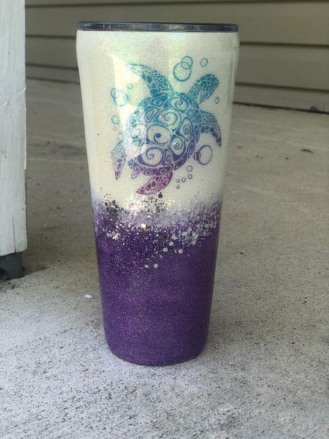 Turtle Tumbler Ideas, Purple Epoxy Tumbler, Purple Glitter Tumbler, Decorated Cups, Cricut Tumblers, Turtle Tumbler, Resin Cups, Tumbler Making, Epoxy Cups