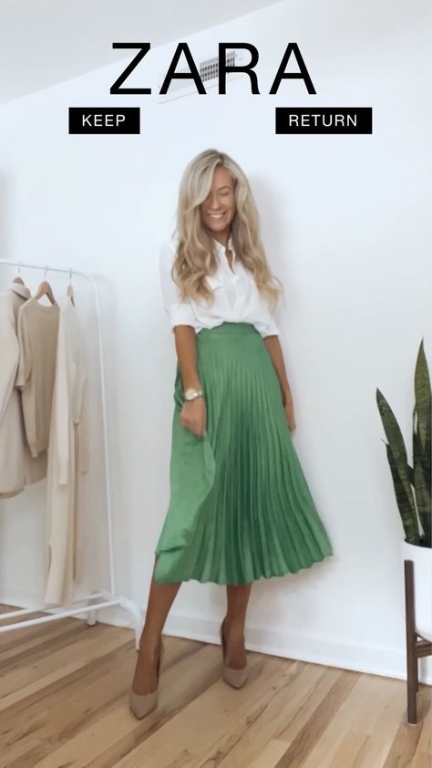 treatingthestreetslikearunway on Instagram: ZARA WORK OUTFITS! Codes below!⬇️ ▫️Green pleated midi skirt - 3564/077 ▫️White button up shirt - 2143/047 ▫️ Beige linen midi skirt -… Linen Midi Skirt, White Button Up Shirt, Skirt Linen, White Button Up, Pleated Midi Skirt, Classic Outfits, Work Outfits, Button Up Shirt, Linen Shirt