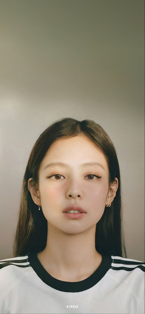 Jennie Face, Kim Makeup, Fresh Face Makeup, Jennie Wallpaper, Celebrity Workout, Face Card, Jennie Kim Blackpink, Fresh Face, Asian Makeup