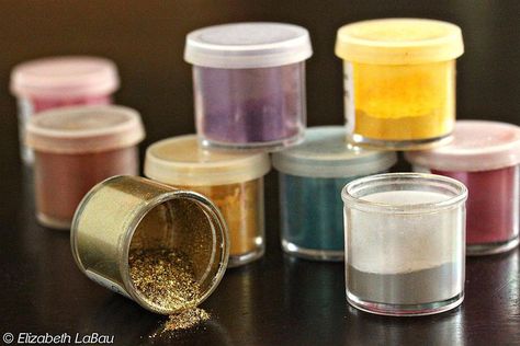 What type of dust do you need? The differences between luster, pearl, and other dusts used in cake decorating. Wedding Cake Gold Leaf, Gold Food Coloring, Gold Luster Dust, Edible Luster Dust, Edible Gold Leaf, Diy Edible, Petal Dust, Cakes And Cookies, Luster Dust